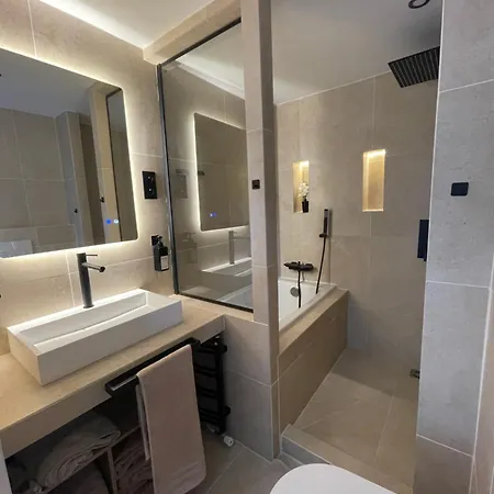 Rdj, Comme Maison Apartment