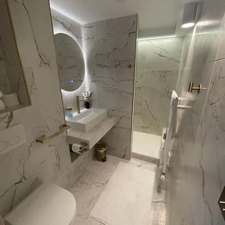 Rdj, Comme Maison Apartment